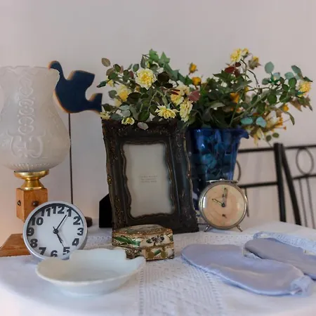 Petalides Up Apartment *