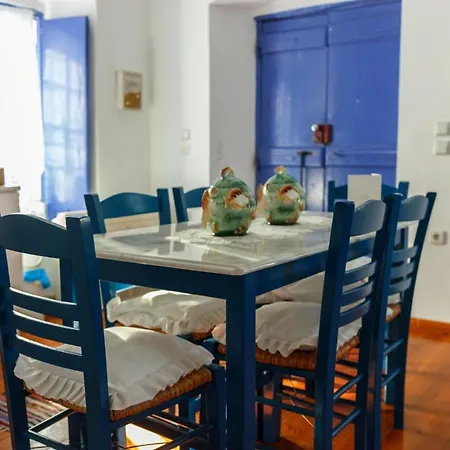 Petalides Up Δερνικαίικα
